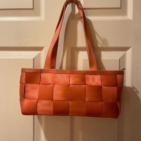 Harvey’s the original seatbelt bag orange baguette style shoulder bag. - Picture 2 of 13